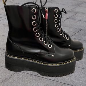 Size 9 Dr. Martens Jadon Max Boots